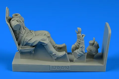Aires 320092 figurka sovětského pilota se sedačkou pro MiG-3 v měřítku 1/32