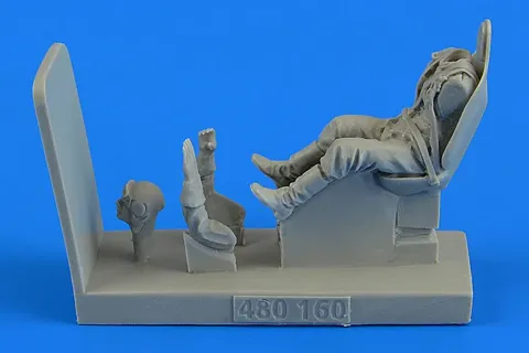 Doplňková sada Aires 480160 – figurka sovětského pilota se sedačkou pro I-153 v měřítku 1/48