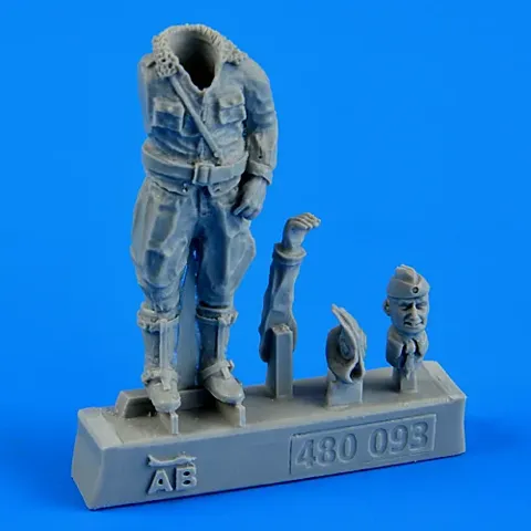 Resinová figurka pilota Luftwaffe Aires 480093 v měřítku 1/48