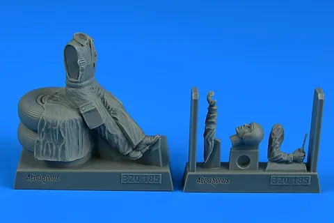 Figurka leteckého mechanika Aires 320185 Warshaw Pact Aircraft Mechanic D v měřítku 1/32