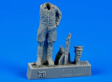 Figurka Aires 480080 sovětský plukovník letectva, korejská válka 1951, měřítko 1/48