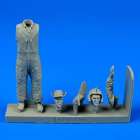 Figurka Aires 320085 pilot vrtulníku US Army v měřítku 1/32, Vietnam 1960–1975