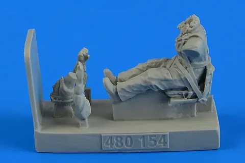 Resinová figurka Aires 480154 sovětská pilotka se sedadlem pro Po-2 v měřítku 1/48