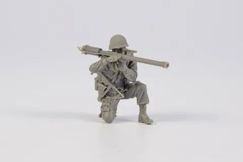 Resinová figurka CMK F35338 1/35 americký voják s bezzákluzovým kanonem M18 57 mm