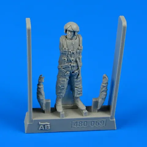 Resinová figurka pilota Aires 480069 sovětské námořní letectvo AV-MF v měřítku 1/48