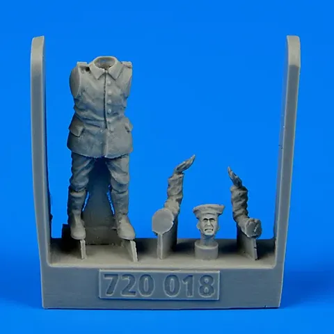 Figurka leteckého mechanika Aires 720018 v měřítku 1/72, německý a rakousko-uherský personál WWI
