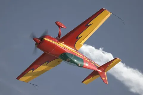 Stavebnice Brengun BRP48007 Extra EA-300L 1/48 s třílistou vrtulí