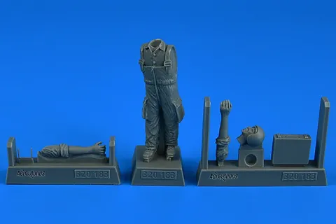 Figurka Aires 320183 mechanik letectva Varšavské smlouvy B v měřítku 1/32