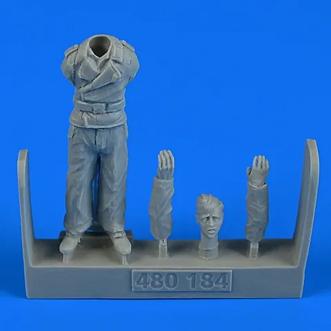 Figurka německého tankisty Aires 480184 Trooper B v měřítku 1/48