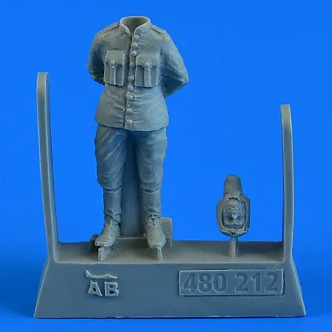 Figurka Aires 320128 moderní pilot Českého letectva v měřítku 1/32