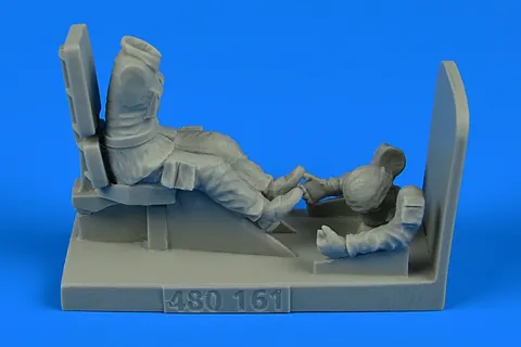 Resinová figurka Aires 480161 řidič britské armády 1/48 pro model BAE Warrior