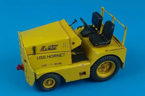 Doplňková sada Aires 320035 letištní tahač UNITED TRACTOR GC-340/SM340 US NAVY/ARMY v měřítku 1/32