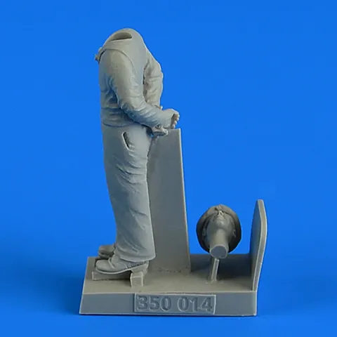 Figurka Aires 350014 Kriegsmarine – námořník v měřítku 1/35 pro námořní diorámata
