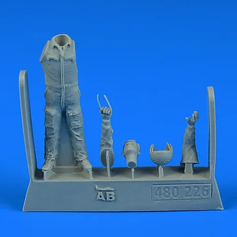 Resinová figurka Aires 480226 instruktor Vzdušných sil ČR v měřítku 1/48 pro L-39 a L-159