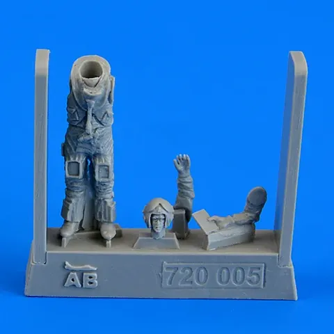 Resinová figurka Aires 720005 pilot britského Sea Harrieru 1982 v měřítku 1/72