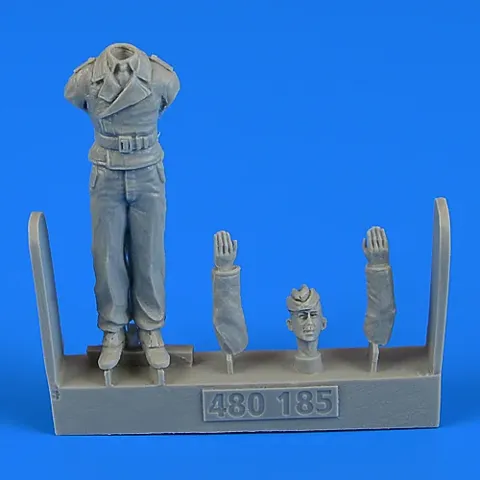 Figurka Aires 480185 německý tankista Trooper C v měřítku 1/48