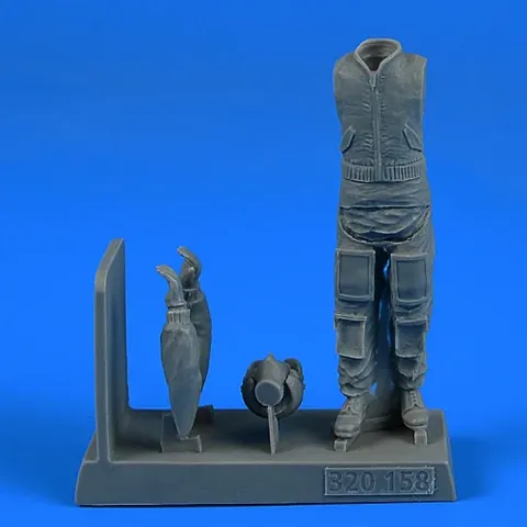 Figurka Aires 320158 bojový pilot NATO v měřítku 1/32 pro modely letadel