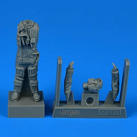 Resinová figurka pilota R.A.F. Aires 320188 v měřítku 1/32, období války o Falklandy