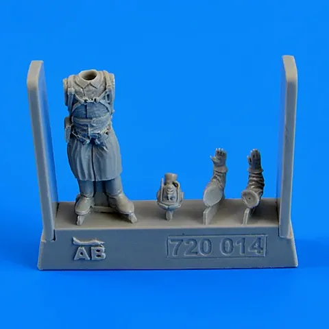 Resinová figurka Aires 720014 sovětský pilot 2. světové války v měřítku 1/72