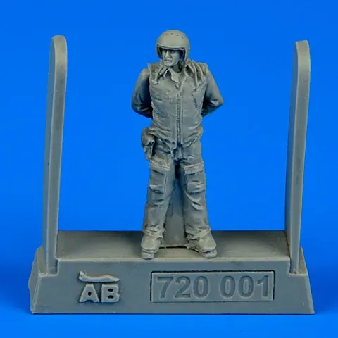 Figurka Aires 720001 sovětský stíhací pilot v měřítku 1/72