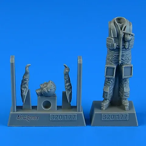 Resinová figurka Aires 320177 moderní pilotka NATO v měřítku 1/32