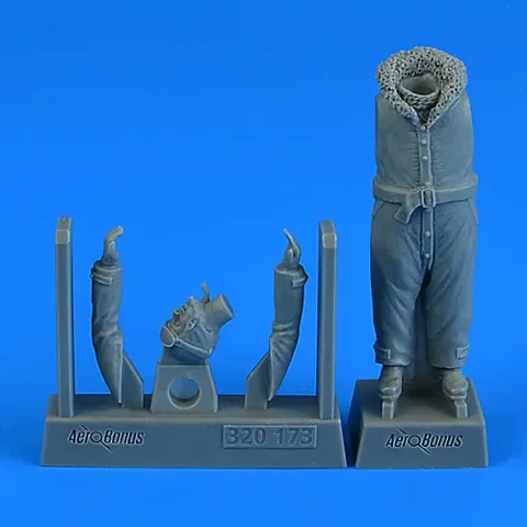 Figurka Aires 320173 německý nebo rakousko-uherský pilot WWI v měřítku 1/32