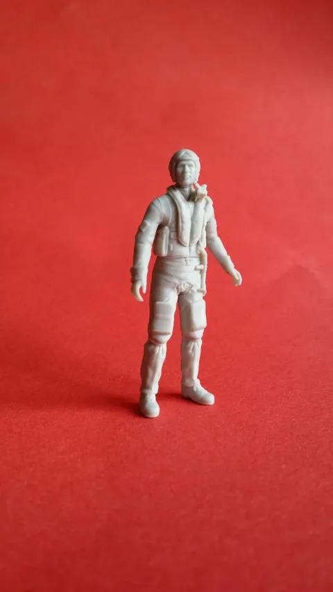 Resinová figura Pilot Replicas 48P008 pilot Eurofighteru/Typhoonu s helmou v měřítku 1/48