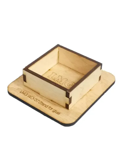 Překližkový stojánek na lepidlo LMG WO-37 mini o rozměru 85 × 85 mm