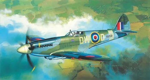 Krabice plastikové stavebnice Academy 12484 Spitfire Mk.XIVc v měřítku 1/72