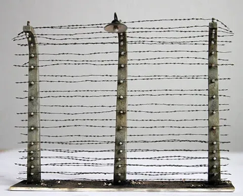 Plus Model 358 plot z ostnatého drátu 1/35 — resinové díly a aršík fotoleptů