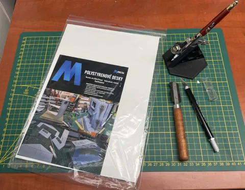 Polystyrenová deska Modelna PD009 formátu A4 o tloušťce 5 mm pro modelářský scratchbuilding
