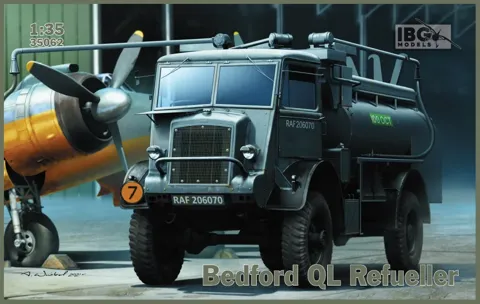 Krabice plastikové stavebnice IBG Models 35062 Bedford QL Refueller v měřítku 1/35