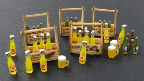 Resinová sada Plus Model 422 dřevěné bedny na pivo a limonádu v měřítku 1/35