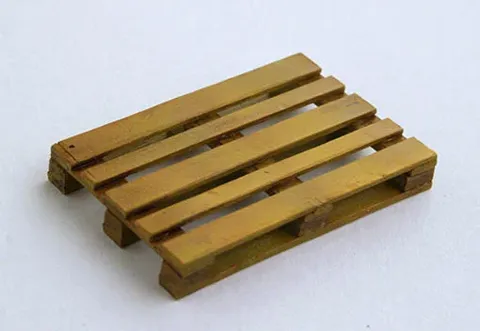 Plus Model EL036 dřevěná paleta 1/35 – díly doplňku pro dioráma