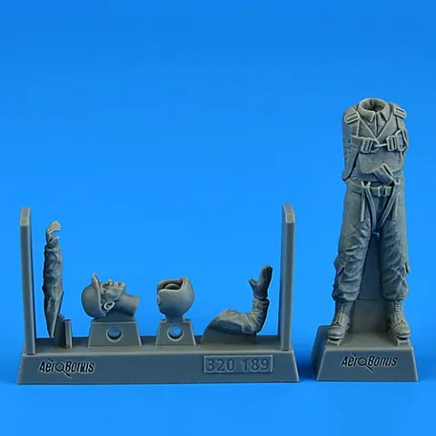 Resinová figurka Aires 320189 pilot USAF z Korejské války v měřítku 1/32