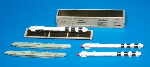 Resinový set Plus Model AL4016 cvičná raketa UZR-60 v měřítku 1/48 s přepravní bednou