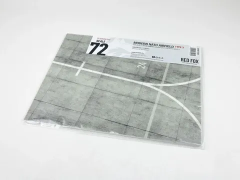 Podstavec pro dioráma Red Fox Studio RFSDB-72003 moderní letiště NATO 1/72, 300×230 mm