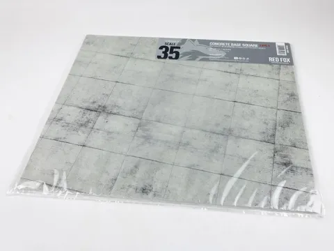 Podstavec pro diorámata Red Fox Studio RFSDB-35002 1/35 s betonovou čtvercovou dlažbou, 380×320 mm