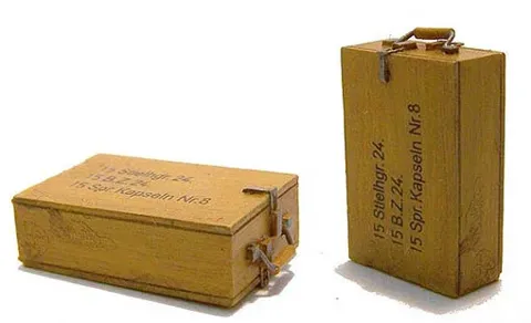 Plus Model EL010 německé bedny na granáty 1/35 – díly a obtisky v balení
